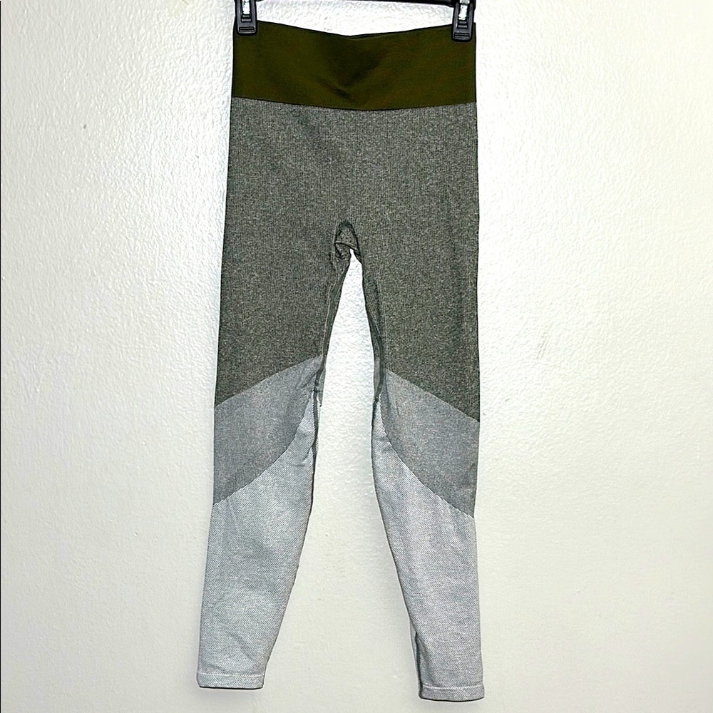 Aerie Gray and Green Color-Block Leggings